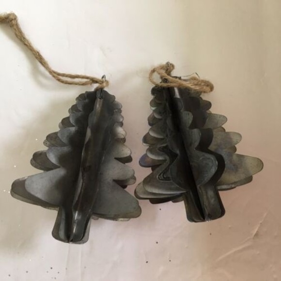 2 Christmas Ornament Metal TREES 3D Rustic - Picture 5 of 5